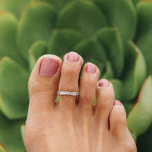 Load image into Gallery viewer, Chevron Toe Ring