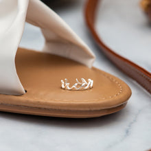 Load image into Gallery viewer, Wave Band Toe Ring
